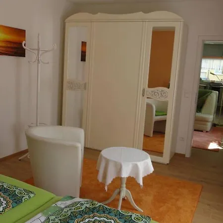 Apartment 2 Zi-wohnung, 350 M Zum