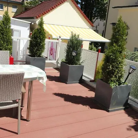 2 Zi-wohnung, 350 M Zum Apartment